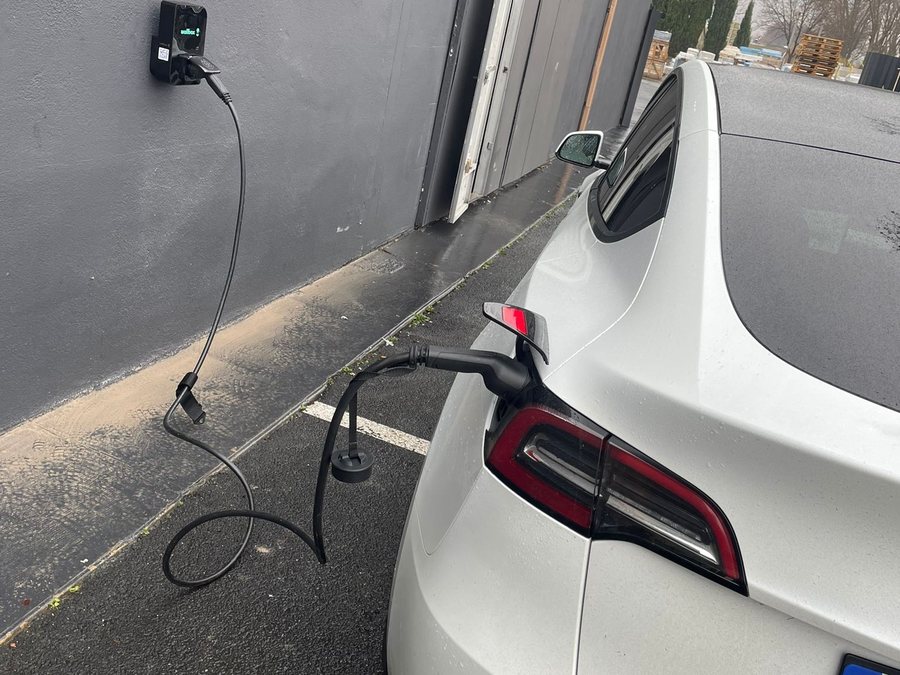 Tesla en charge a domicile sur borne Horizon
