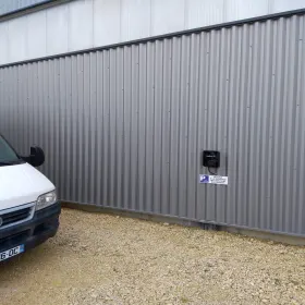 Borne installée à Nîmes